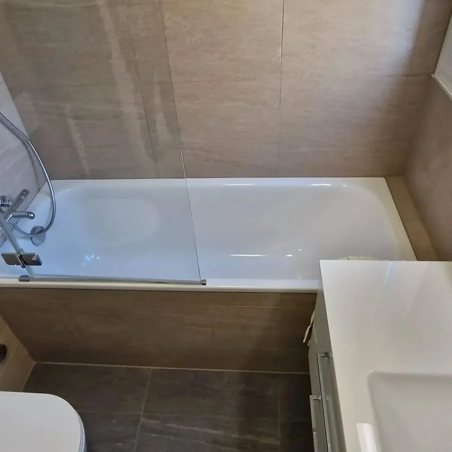 Baignoire encastrée – RAYAN Chauffage & Sanitaires, Gland