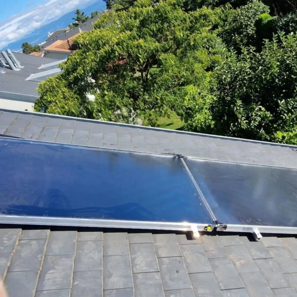 Capteurs solaires thermiques sur toiture – RAYAN Chauffage & Sanitaires, Gland